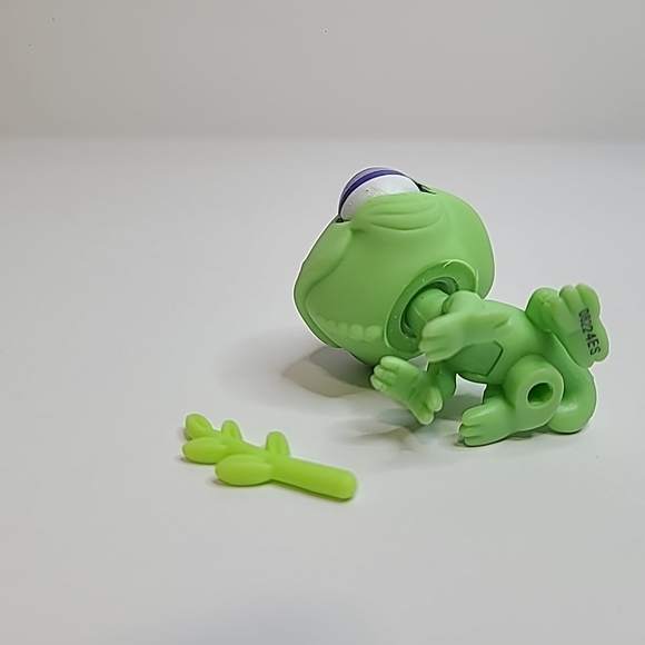 Littlest Pet Shop #2399 Green Orange Chameleon Lizard with Leaf LPS - Picture 4 of 5